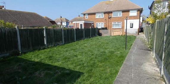 2 bedroom semi-detached house to rent - Photo 2