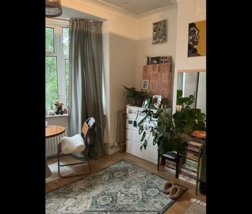 Studio Flat, Baytree Road, SW2 - Photo 1