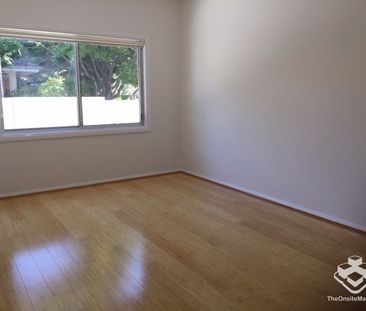 Spacious house with 4 bed 2 bath and a study - Photo 6