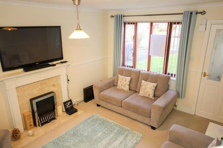 3 bedroom detached house to rent - Photo 2