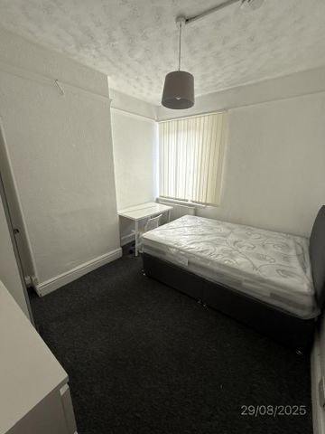 5 bedroom terraced house to rent - Photo 3