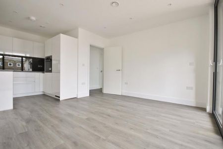 Kempton House, London Square, 122 High Street,TW18 - Photo 3