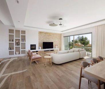 Maison à louer Tourrettes Sur Loup, Cote d'Azur, France7 000 EUR / ... - Photo 3