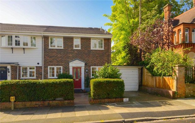 3 bedroom end of terrace house to rent - Photo 1