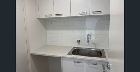 Amazing townhome, 3 bed, 2 living! - Photo 3