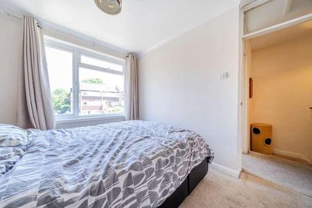 Woking, Surrey, GU21 - Photo 4