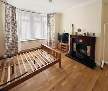 4 bedroom semi-detached house to rent - Photo 4