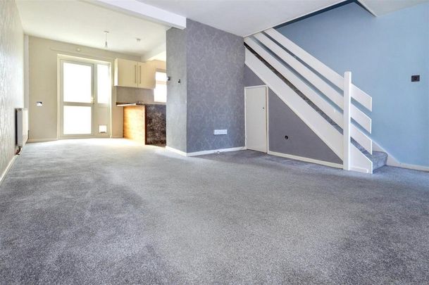 2 bedroom end of terrace house to rent - Photo 1