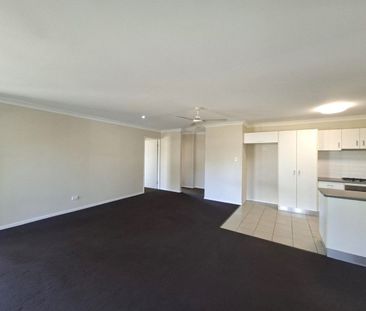 Spacious Family Home in Moore Park Beach - Photo 2