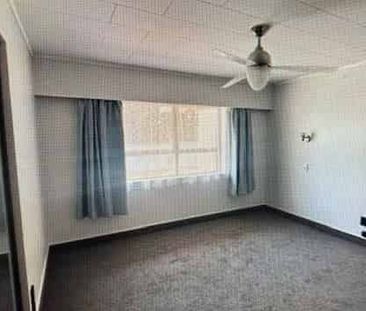 Spacious 3 Bedroom, Portsmouth Road - Photo 1