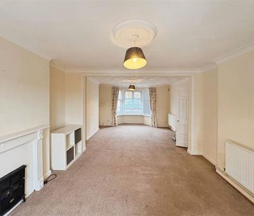 Fairwater Grove East, CARDIFF - Photo 4