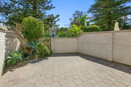 Stunning Large Two-bedroom Townhouse - Photo 4