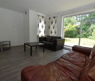 5 bedroom semi-detached house to rent - Photo 2