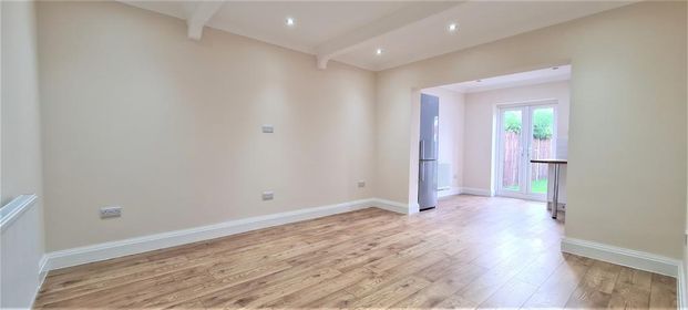4 bedroom semi-detached house to rent - Photo 1