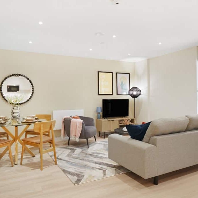 The Oakgate, KT22 7RZ, Surrey - Photo 1