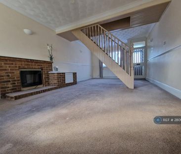 2 bedroom end of terrace house to rent - Photo 1