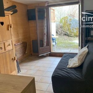 A LOUER STUDIO MEUBLE AVEC TERRASSE DEMI-QUARTIER - Photo 2