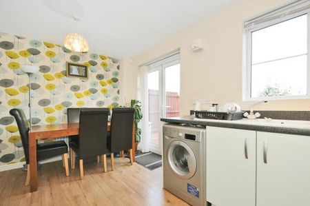 3 bedroom end of terrace house to rent - Photo 5