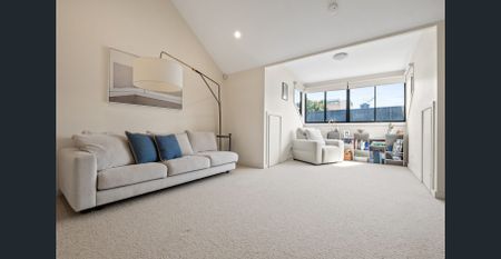 Stunning Designer Townhouse in Tranquil Setting - Photo 5