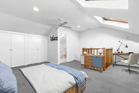 Spacious Family Entertainer with Cottage Charm and Premium Comfort - Photo 4