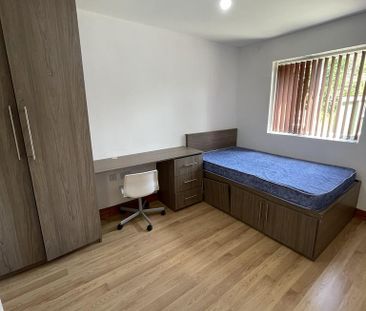 6 bedroom detached house to rent - Photo 2