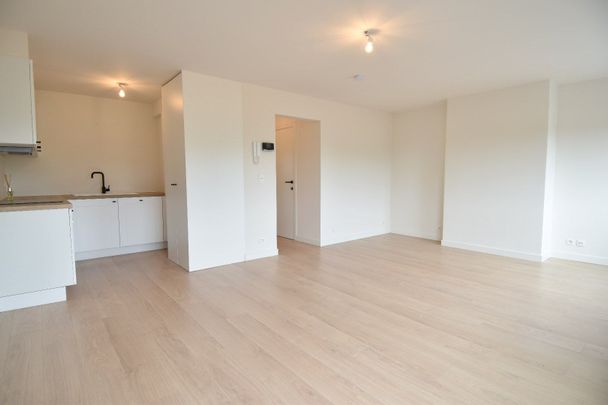 Vernieuwd appartement met 2 slaapkamers in Kortrijk - Photo 1