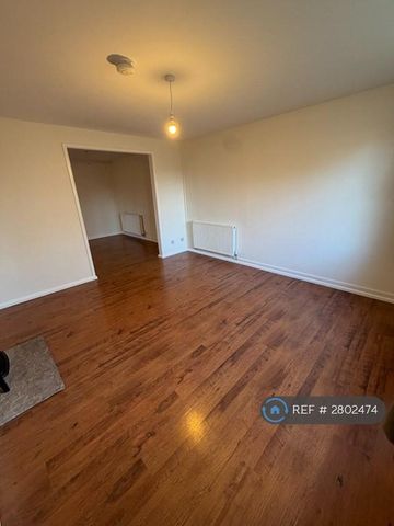 4 bedroom semi-detached house to rent - Photo 2