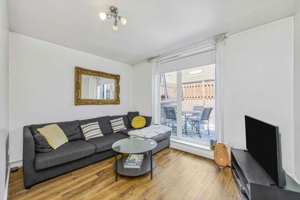 Mcdermott Close, Battersea, SW11 - Photo 1