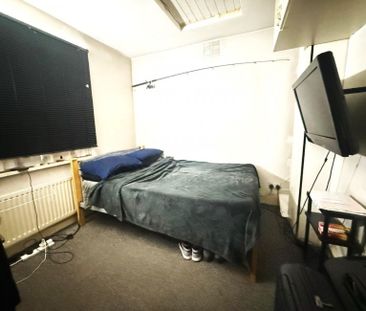 Flat D, Holloway Road, London - Photo 4