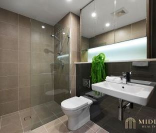 Sunlit & Spacious One Bedroom With Uninterrupted Views on Top Floor - Photo 3