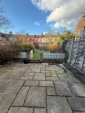 Room in a Shared House, Philip Lane, N15 - Photo 2