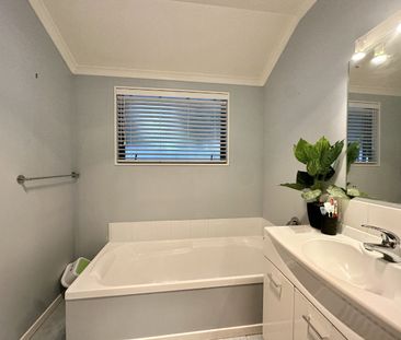 3-Bedroom Home in Lower Hutt! - Photo 6