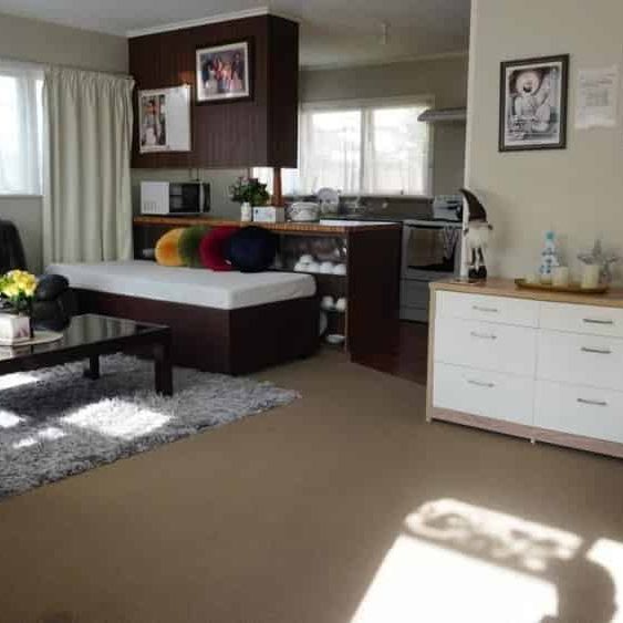 2-Bedroom Home with Garage & Carport – Papatoetoe - Photo 1