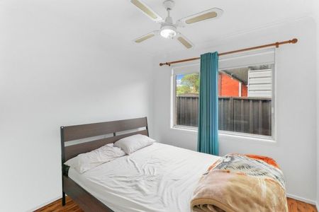 3 Bedroom home with split system air conditioning and modern kitchen! - Photo 3