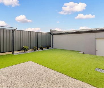“Modern Three-Bedroom Townhouse in a Prime Craigieburn Location!” - Photo 6