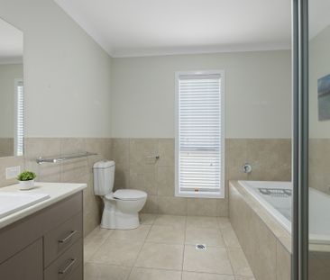 Fully Furnished Three Bedroom Home - Photo 4