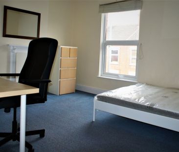 24 Oxford Street - Great Specification & Heart of the Student Trian... - Photo 1