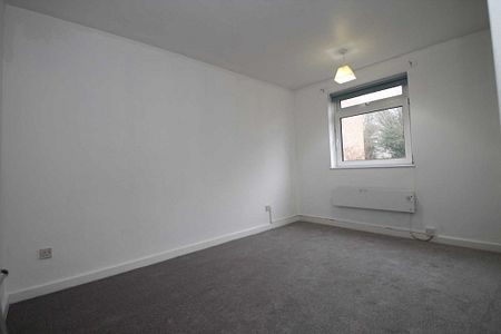 2 bed Flat for rent - Photo 5