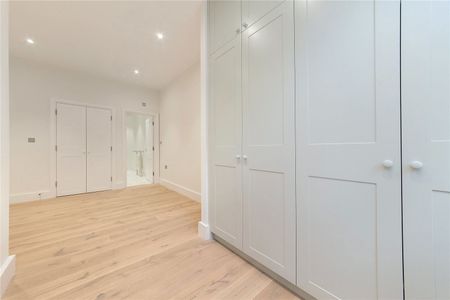 Long Acre, Covent Garden, WC2E, London - Photo 5