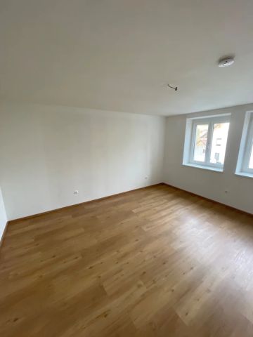 Neuwertige 2-Zimmer-Wohnung mit PKW-Stellplatz im Zentrum von Gurten - Photo 4