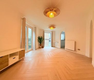 The Quinneys, Farnborough, Hampshire, GU14 - Photo 1