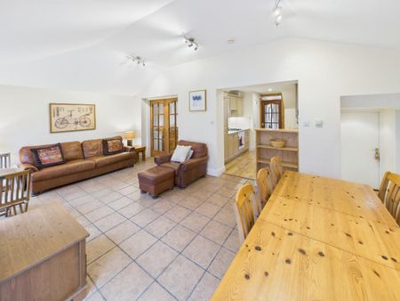 4 bedroom detached house to rent - Photo 4