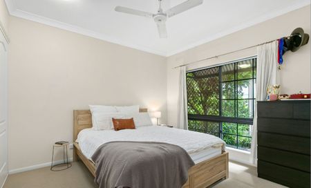 Modern 2 Bed, 2 Bath Unit with Private Yard & Patio – Freshwater Charm - Photo 4