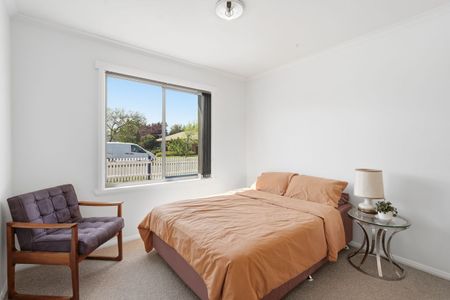 Charming 3-Bedroom House for Lease in Brighton - Photo 3