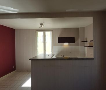 Location Appartement 3 pièces 62m² ST GENIS LAVAL 69230 - Photo 2