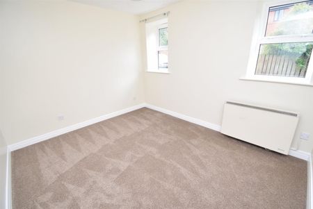 The Gables, Park Lodge Lane - Photo 4