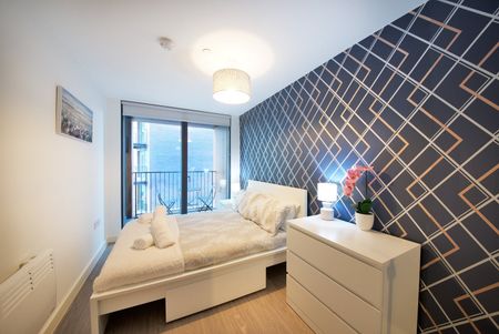 1 Bed Flat, Oldfield Road, M5 - Photo 3