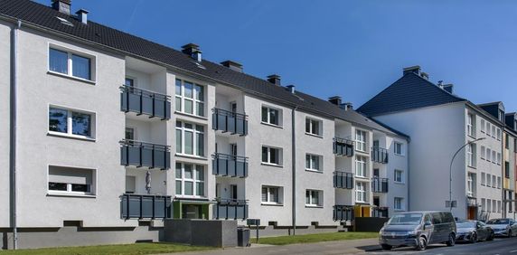 Gepflegte 3 Zimmer - Wohnung mit weissem Wannenbad und Balkon - Photo 2