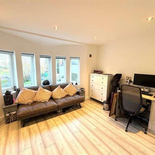 Watford Way, Mill Hill, NW7 - Photo 1