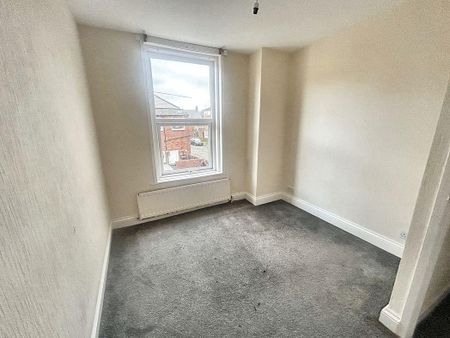 2 bed terraced house to rent in NE24 - Photo 3